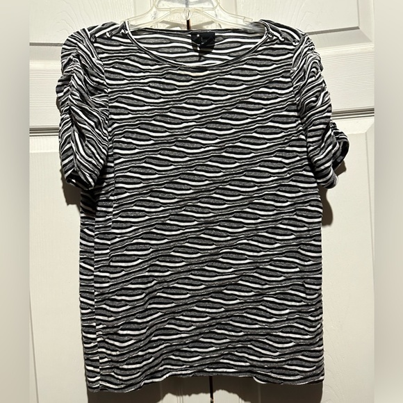 New Directions short sleeve blouse. Petite Large Black gray and white. Textured - Picture 1 of 5